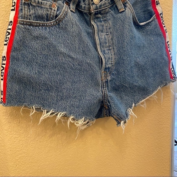 LEVI’S Blue Raw Hem Side Band Jean Shorts Size 28 - Picture 3 of 11